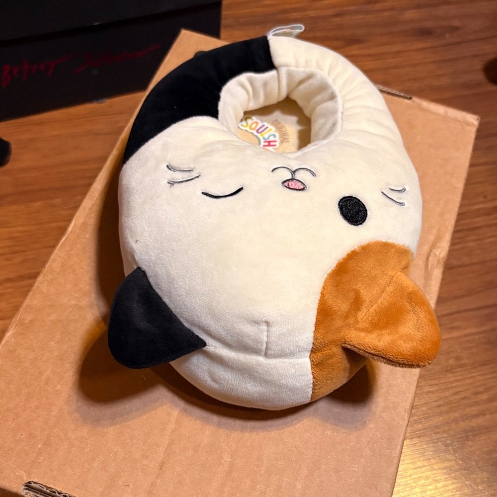 Squishmallows Cam the Cat Kid 2-3 Multi Excellent Plush House (only 1 slipper)
